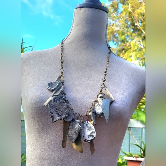ARTISAN NECKLACE - Picture 1 of 8